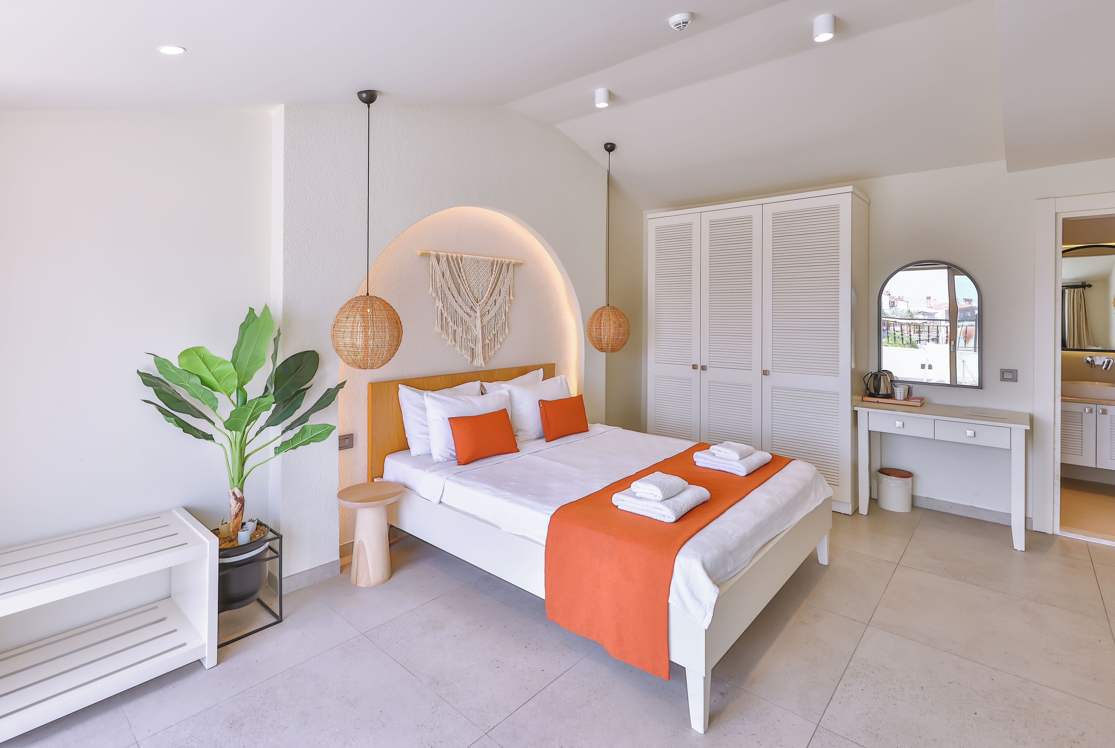 Deluxe Penthouse | In-room safe, laptop workspace, soundproofing, iron/ironing board
