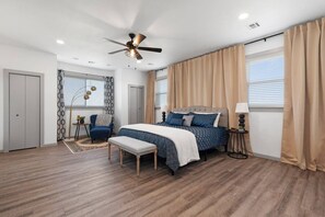 5 bedrooms, desk, iron/ironing board, WiFi (free)