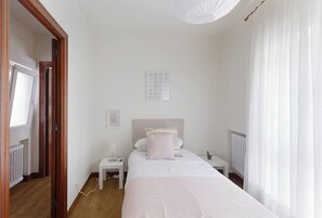 Unclassified image, 5 of 13, button - 621B Cozy Apartment by R2R Consulting (Oviedo)