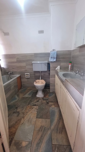 Bathroom - Grand View Lodge Harare (Harare)