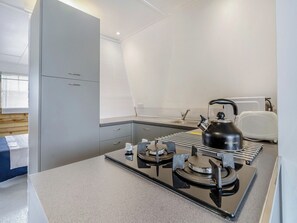 Cookware/dishes/utensils