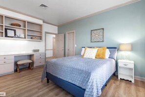 1 bedroom, desk, iron/ironing board, WiFi