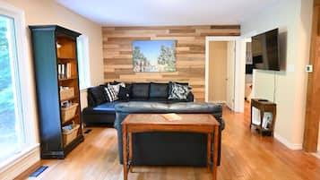 Smart TV, fireplace, DVD player, table football