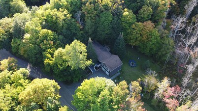 Central Muskoka Cottage w/beach, dock, kayak, SUP, canoe, paddle boat, games rm