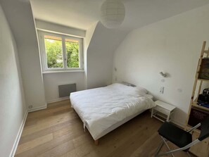 2 chambres, fer et planche à repasser, accès au Wi-Fi (inclus)