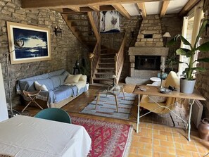 TV, fireplace, offices - Ty Maen - Authentic 18th century mill near the sea (Plourin)