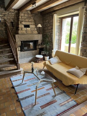 Fernseher, Kamin, Arbeitsbereiche