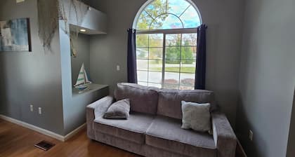 Lake Front home Sleeps 10 Overlooking deck for perfect lake views & a coffee bar