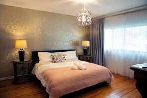 5 bedrooms, in-room safe, desk, iron/ironing board
