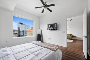 2 chambres, bureau, fer et planche à repasser, accès au Wi-Fi (inclus)