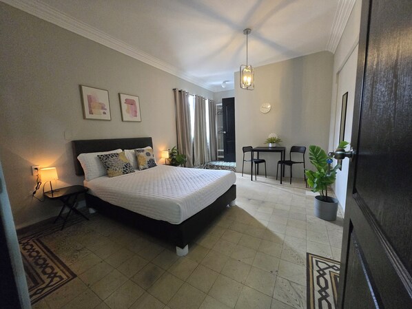 Deluxe Room | Blackout drapes, free WiFi, bed sheets