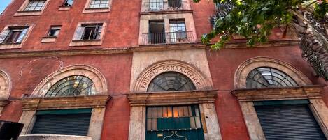 Fachada de la propiedad