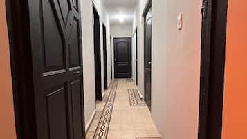 Quarto básico, 1 cama de casal (Private External Bathroom) | 1 quarto, cortinas blackout, Wi-Fi de cortesia, roupa de cama