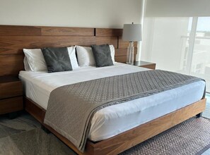 1 bedroom, iron/ironing board, WiFi, bed sheets - Classic 2BR Condo pool near beach (Cancún)