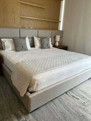 1 dormitorio, tabla de planchar con plancha, wifi y ropa de cama