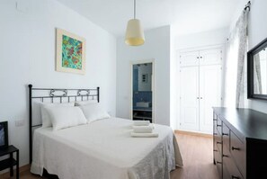 2 camere, ferro/asse da stiro, Wi-Fi gratuito, lenzuola