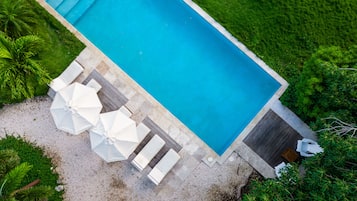 2 udendørs pools