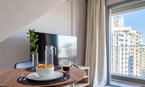 Duplex Executive | Vardagsrum | 32-tums smart-tv med digitalkanaler