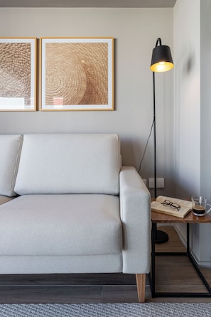 Business Apartment | Living area | 32-inch Smart TV with digital channels - Next Haddock by Viva - Apartamentos próximos ao MASP e a metros da Estação Consolação e Avenida Paulista (São Paulo)