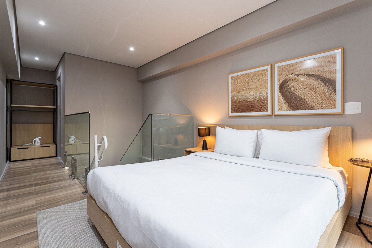 Elite Duplex | Free WiFi, individually decorated, bed sheets