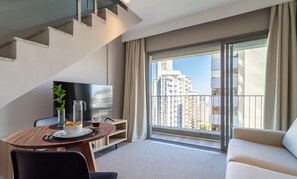 Duplex Executive | Vardagsrum | 32-tums smart-tv med digitalkanaler