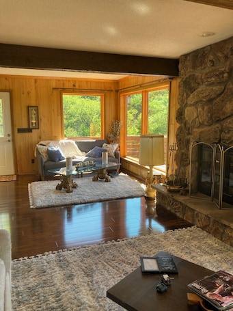 Smart TV, fireplace, DVD player. Cozy Log Home-Your Perfect Escape!
Enjoy Nature and Wildlife from the Deck!