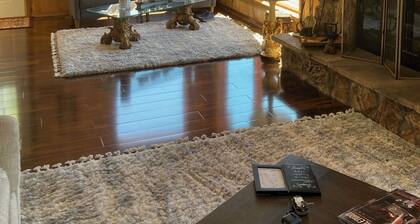 Cozy Log Home-Your Perfect Escape!
Enjoy Nature and Wildlife from the Deck!