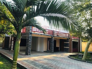 Exterior - Batoka Apartments- Unique African touch 6km from KKIA (Lusaka)