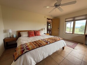 3 bedrooms, desk, iron/ironing board, free WiFi