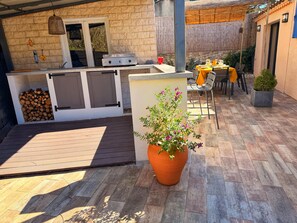 Outdoor dining - Villa Avec Piscine Proche du Centre de St Rémy de Provence (Saint-Rémy-de-Provence)