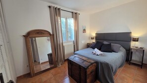 3 bedrooms, iron/ironing board, free WiFi, bed sheets