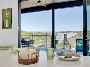 屋外ダイニングエリア