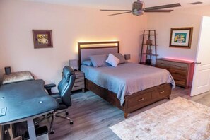 Room - 3 bd/2 ba 5 min to airport and 15 min to beach! (Fort Lauderdale)