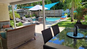 Outdoor dining - Vacation Perfection! Retreat, Refresh & Recharge in Your Private Tropical Oasis (Fort Lauderdale)