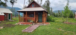Traditional Cabin | Free WiFi, bed sheets - Bear Creek Guest Ranch (Essex)
