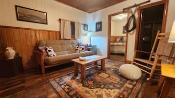 Traditional Cabin | 2 bedrooms, bed sheets