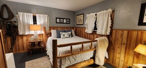 Traditional Cabin - Bear Creek Guest Ranch (Essex)