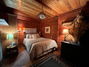 Traditional Cabin | Free WiFi, bed sheets - Bear Creek Guest Ranch (Essex)