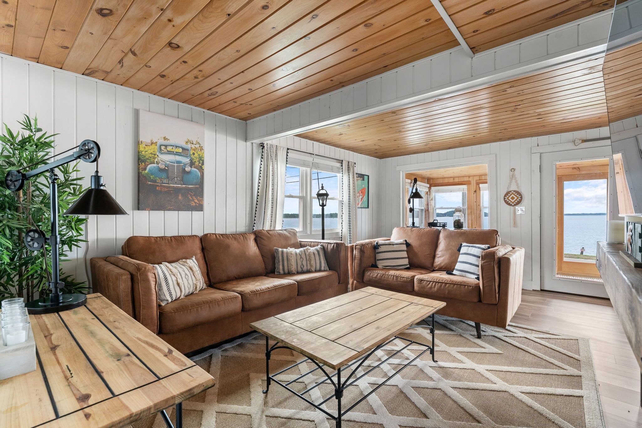 Bayside Retreat ~ Hot Tub, Pool, Beach - Burlington, VT