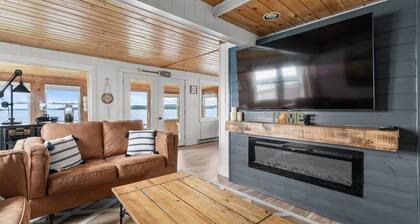 Bayside Retreat ~ Hot Tub, Pool, Beach