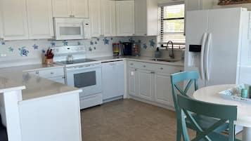 Mikrowelle, Ofen, Herdplatte, Geschirrspüler