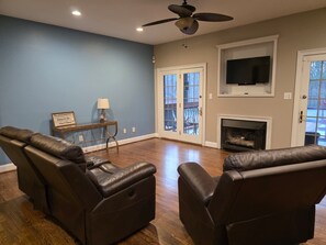 Smart TV, fireplace