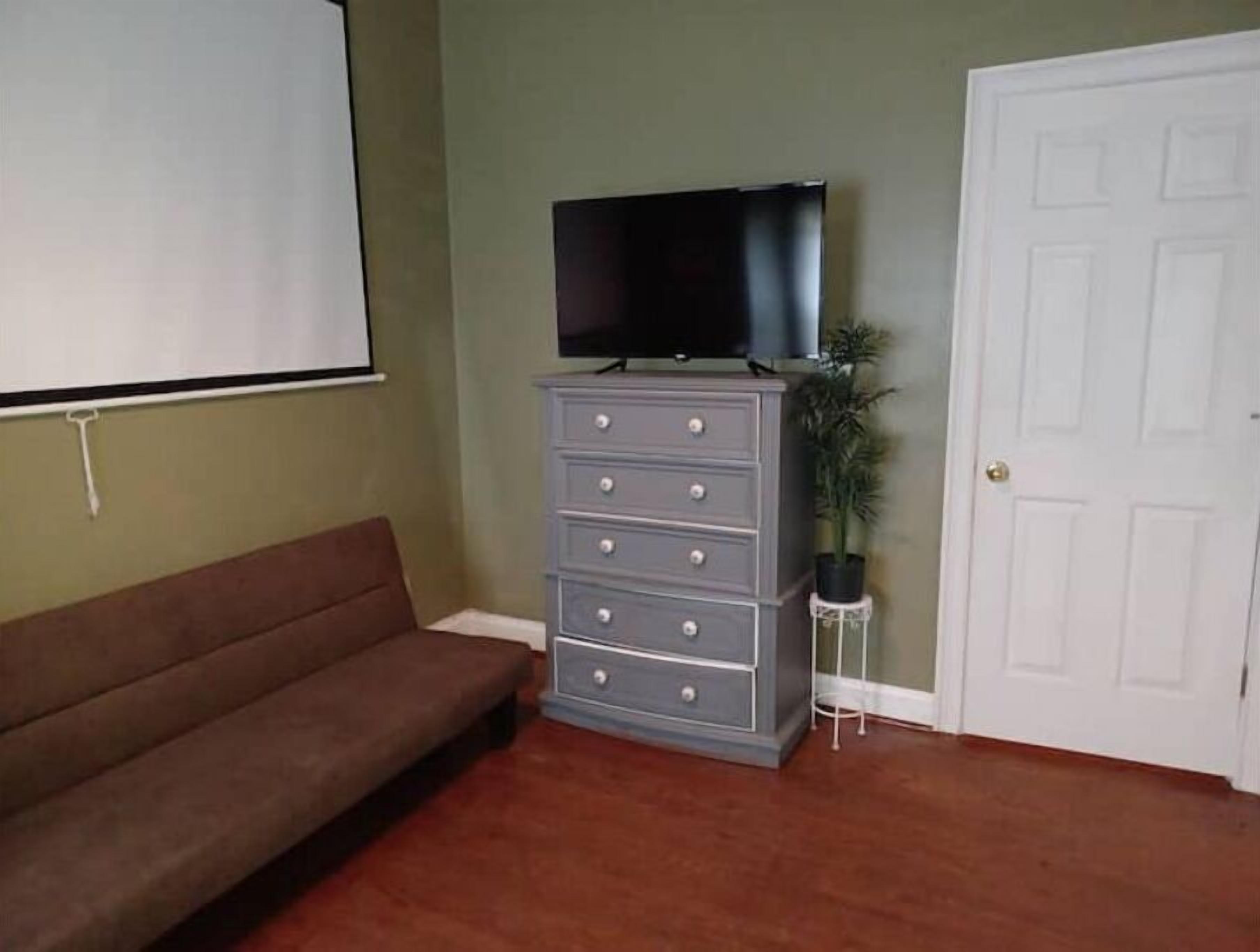 Large Private Home Near Charlotte Sleeps 15  Workspaces And Land - No Pets - Gastonia