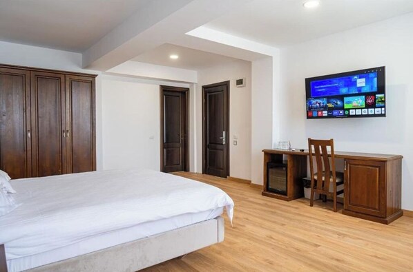 1 bedroom, WiFi, bed sheets - Voyager # 4 (Mamaia-Sat)