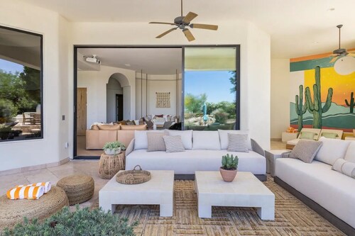 NEW VILLA The Scottsdale Haven w/ heated pool & spa, 7 bed/7 bath