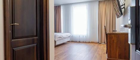 1 室のベッドルーム、デスク、WiFi、ベッドシーツ