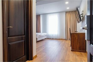 1 Schlafzimmer, Schreibtisch, WLAN, Bettwäsche