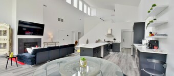 GORGEOUS MODERN HOUSE VERY STYLED FEW BLOCKS FROM FAMOUS DOWNTOWN OF WAYZATA