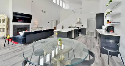 GORGEOUS MODERN HOUSE VERY STYLED FEW BLOCKS FROM FAMOUS DOWNTOWN OF WAYZATA