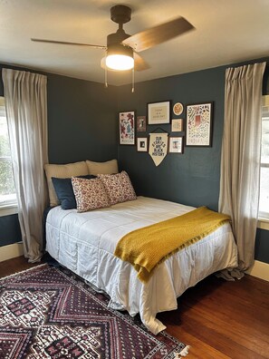 3 bedrooms, travel crib, WiFi, bed sheets